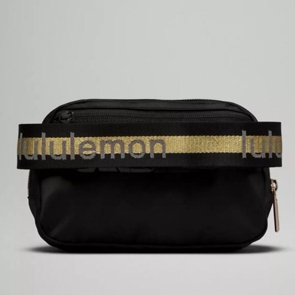 Lululemon Everywhere Belt Bag Black Gold Logo Strap Limited Edition NEW/NWT!! - Picture 4 of 11